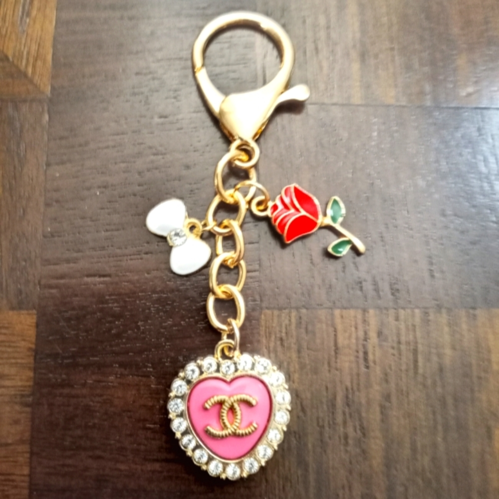 Luxury charm pink rhinestone heart button on an unbranded keychain